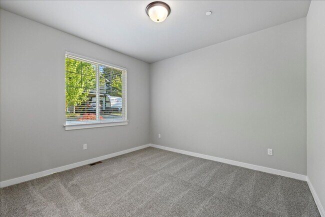 Building Photo - **Move-In Special** Stunning 4 bed, 2.5 bath home with 3 car garage & fully fenced yard!