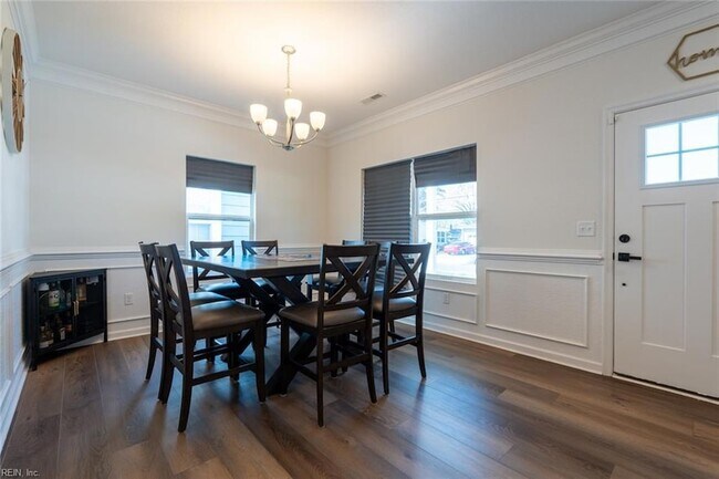 Building Photo - 1536 Beekman St