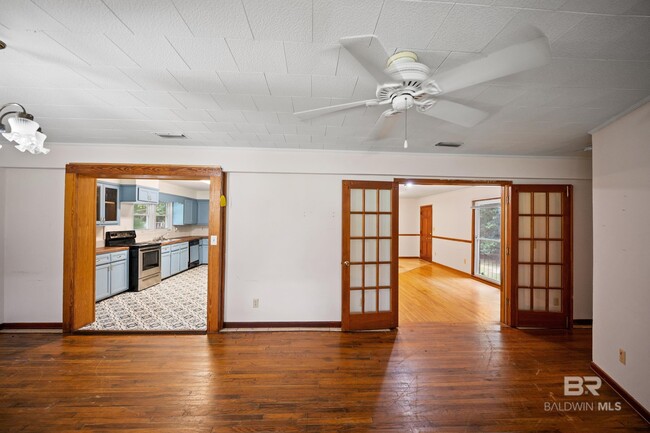 Building Photo - 21213 Lawrence Rd