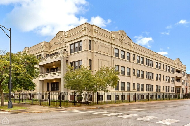 Building Photo - 4357 S King Dr