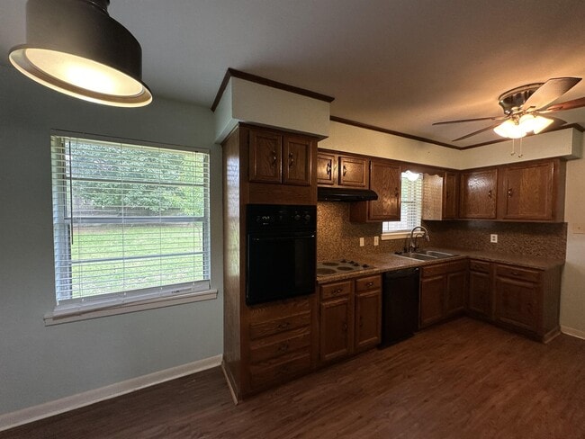 Building Photo - 11 Camelia Dr