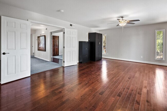 Building Photo - 8464 N 7th Ave