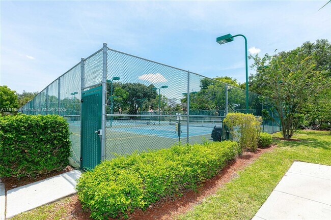 Building Photo - 717 Gardens Dr