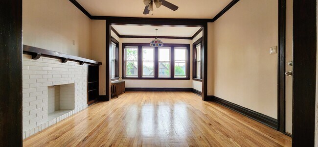 Building Photo - 4856 W Dakin St