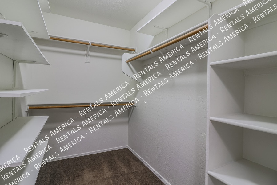 Building Photo - 10606 W La Reata Ave