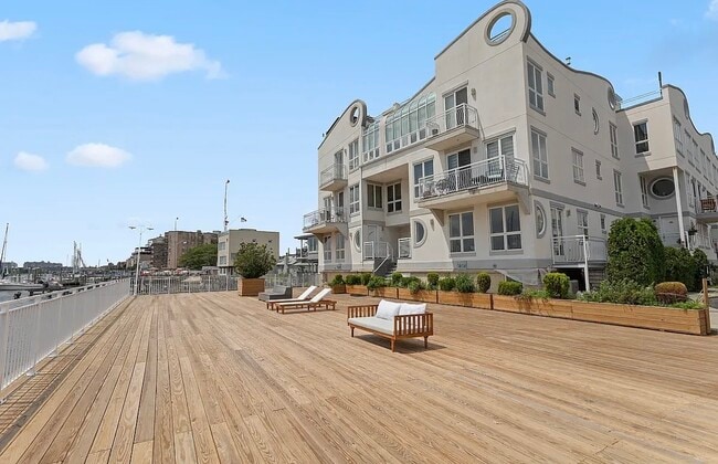 Building Photo - 3112 Emmons Ave