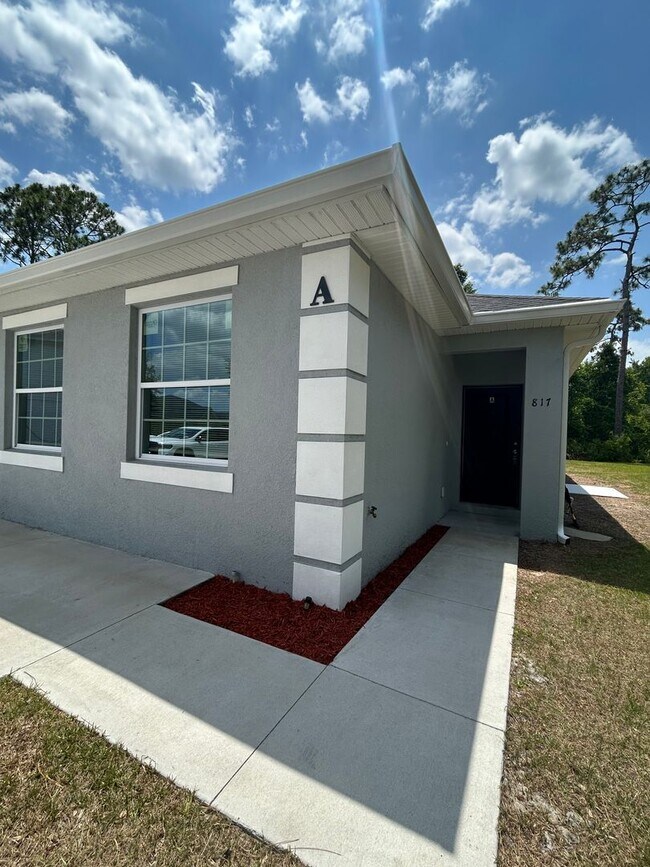Building Photo - Renovated 3 Bedroom, 2 Bath Duplex Home in...