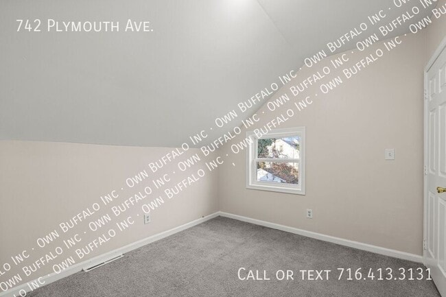 Building Photo - 742 Plymouth Ave