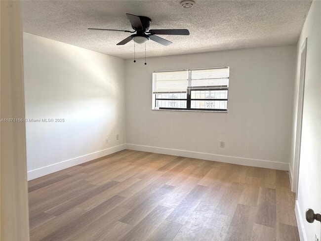 Building Photo - 2732 W 54th St