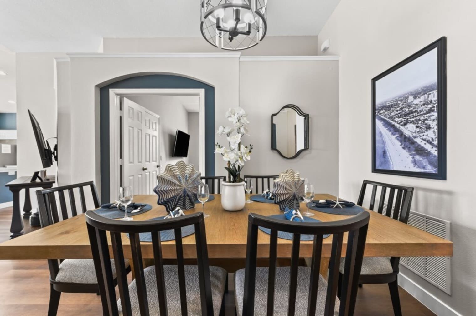 Building Photo - 8022 King Palm Cir