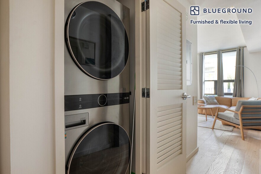 Building Photo - 350 Eleventh Avenue-SI FL4-ID37