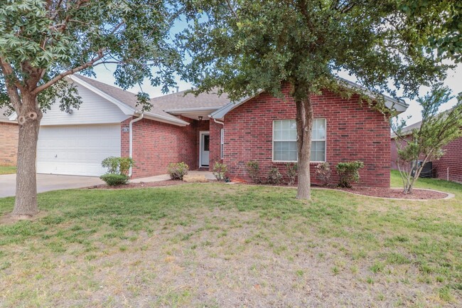 Building Photo - Enchanting 4-Bedroom in Northwest Lubbock