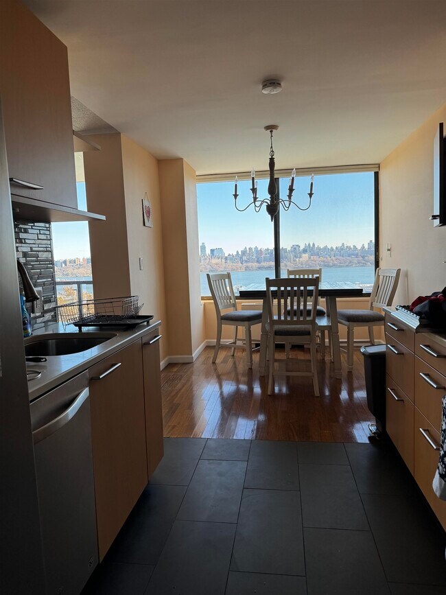 Building Photo - 9060 Palisade Ave