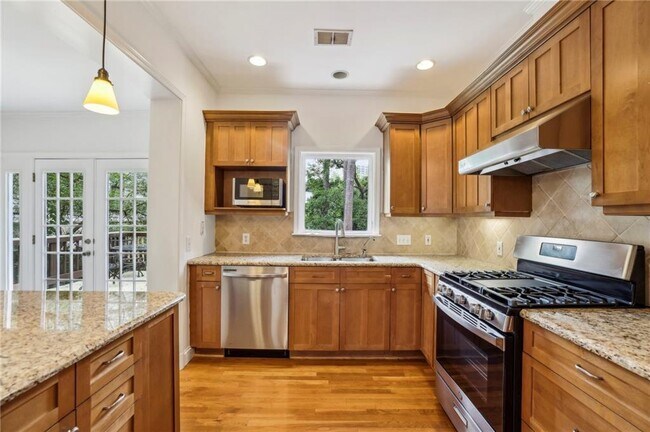 Building Photo - 3533 Kingsboro Rd NE
