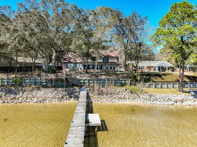 Building Photo - Waterfront Home in Niceville on the Bay wi...