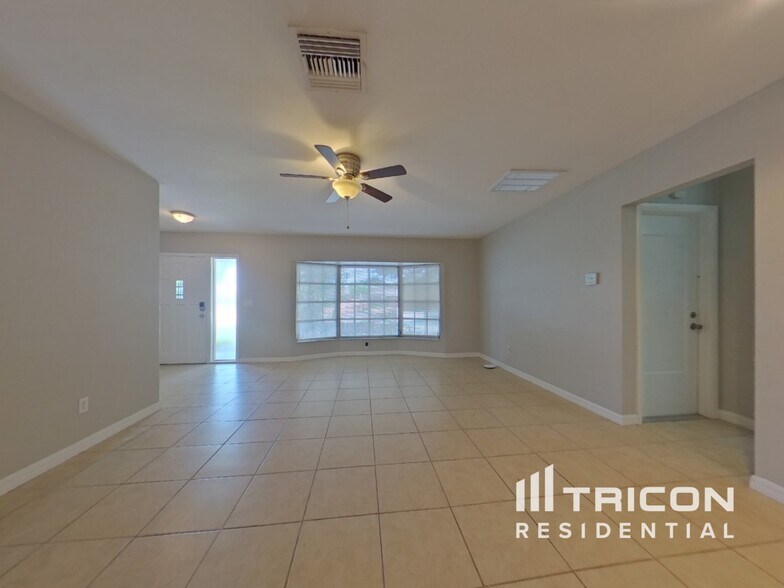 Building Photo - 2131 Greenbriar Blvd