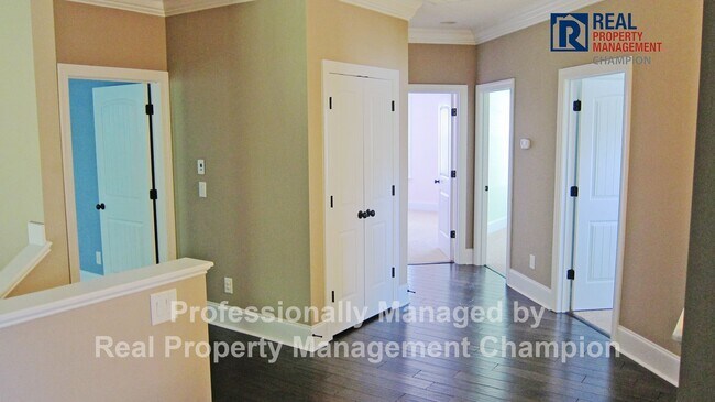 Building Photo - Custom Executive Home with Community Water...