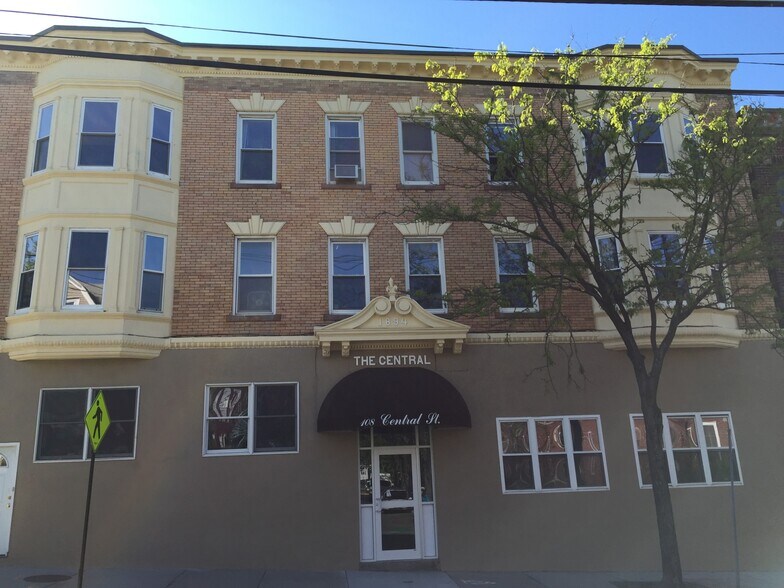 Building Photo - 106 Central St