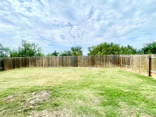 Building Photo - 1702 Sandalwood Way