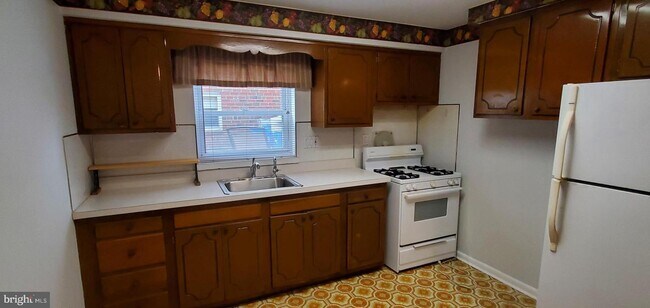 Building Photo - 2170 Strahle St