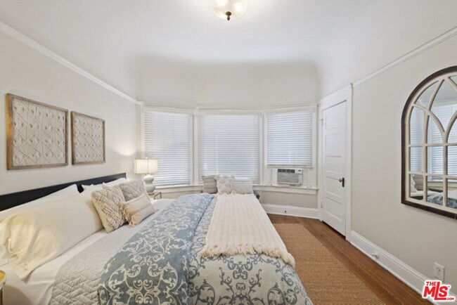 Building Photo - 1408 S Burlington Ave