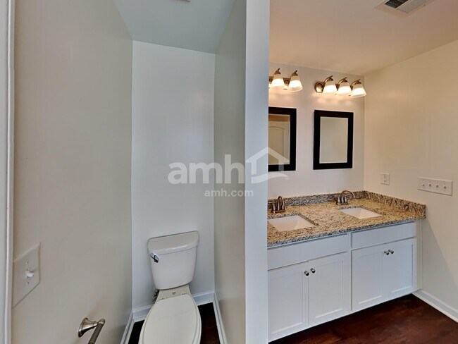 Building Photo - 306 Stable View Loop