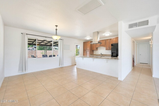 Building Photo - 8507 E Mariposa Dr