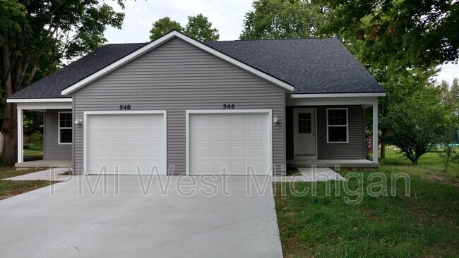 Primary Photo - 546 W Elm St
