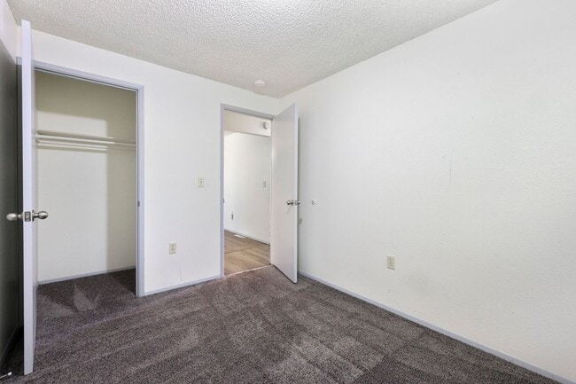 Building Photo - Move in ready now! 3 bedroom rambler in NE...