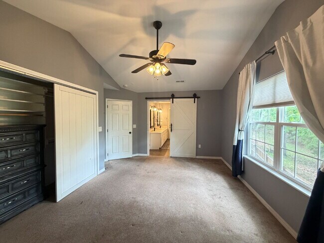 Building Photo - 1270 Skyview Dr