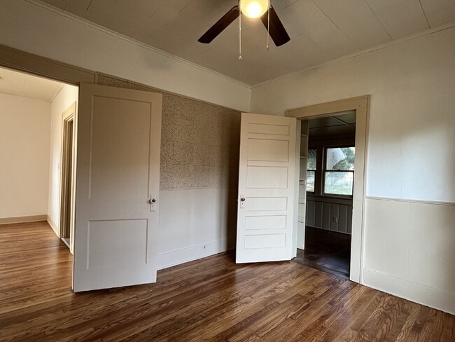 Building Photo - 2 Bedroom 1 Bath for Lease!!