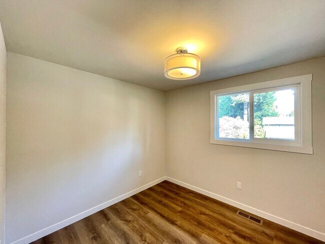 Building Photo - 12903 NE 76th St