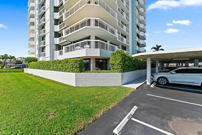 Building Photo - 123 Lakeshore Dr