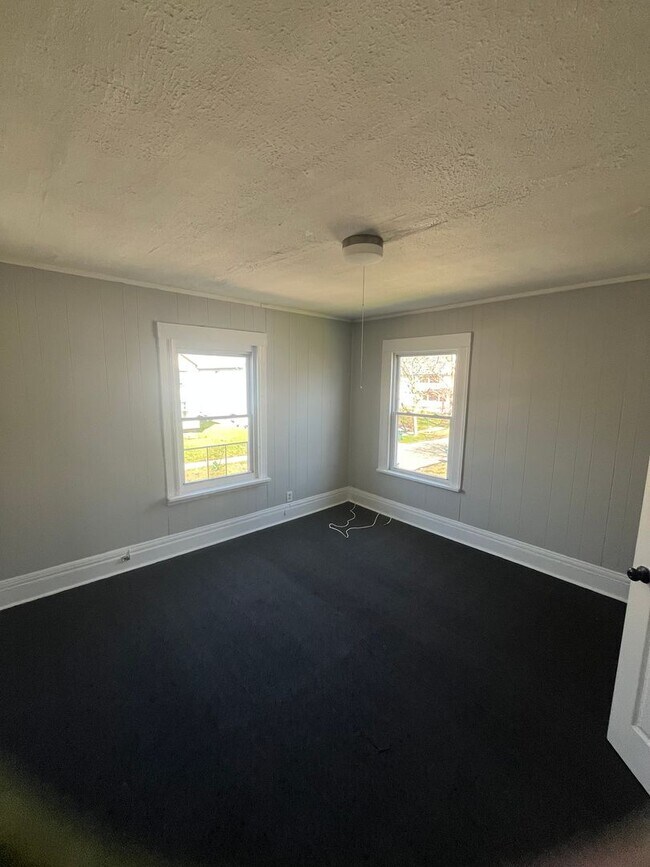 Building Photo - 142-144 Bowman St