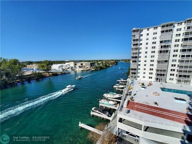 Building Photo - 1401 N Riverside Dr