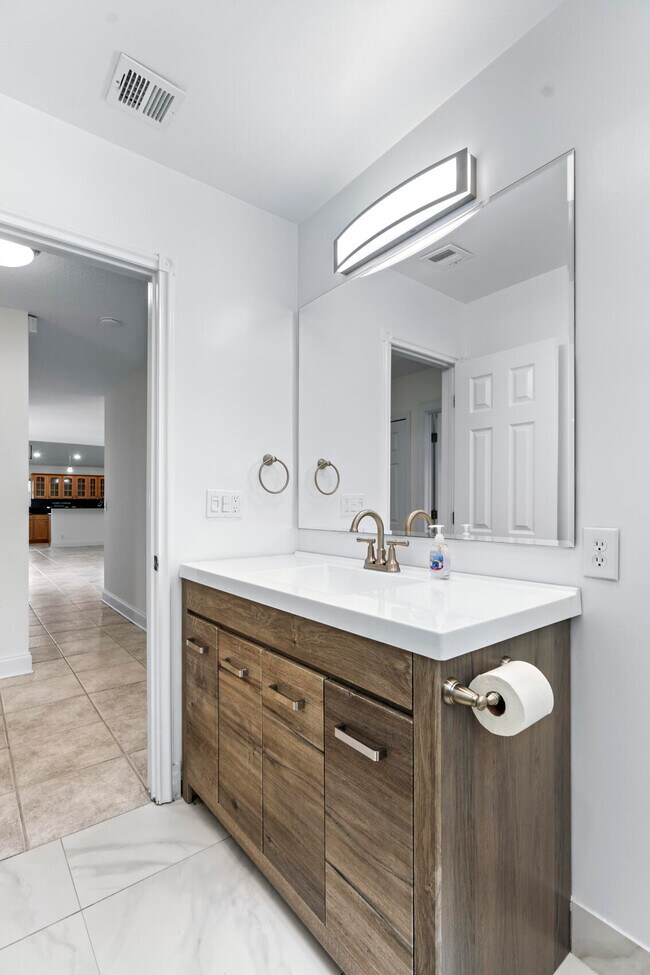 Building Photo - 4545 Brandywine Dr