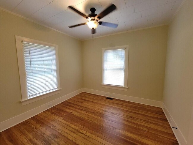 Building Photo - 251 Archer St