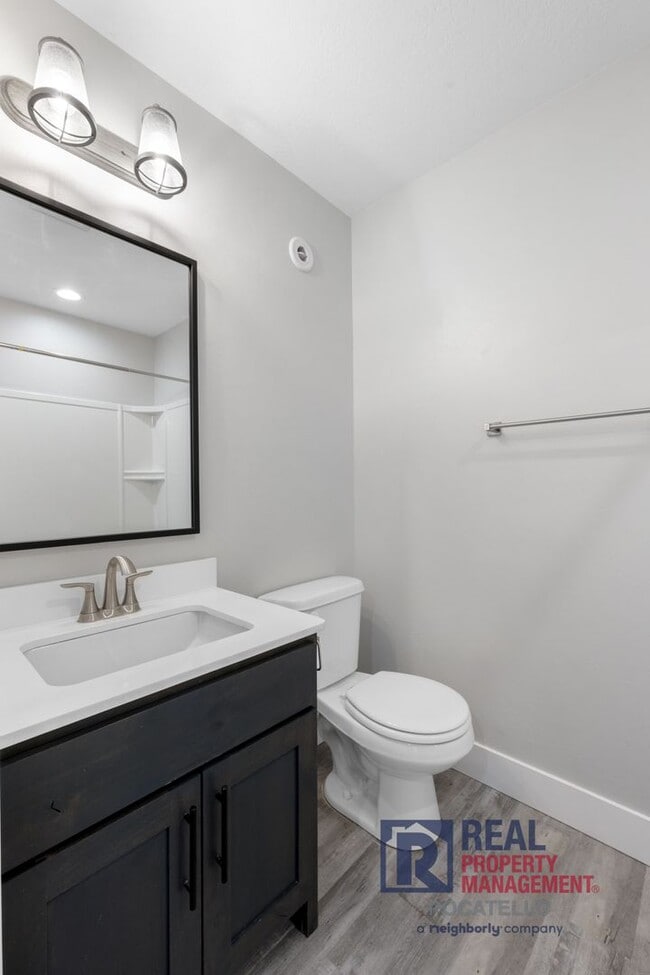 Building Photo - MOVE IN SPECIAL - 3 Bedroom 2.5 Bathroom T...