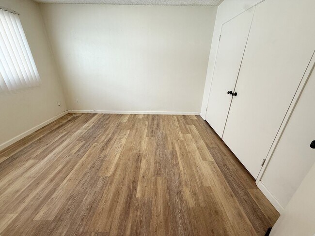 Building Photo - 4348 - 4352 1/2 McClintock St