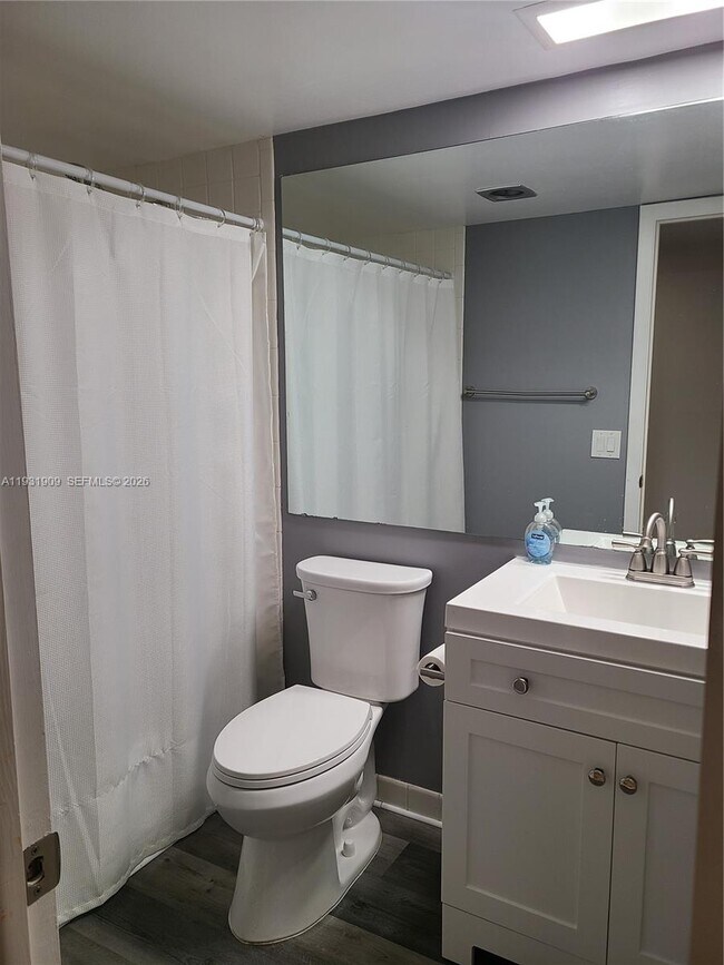 Building Photo - 2306 S Cypress Bend Dr