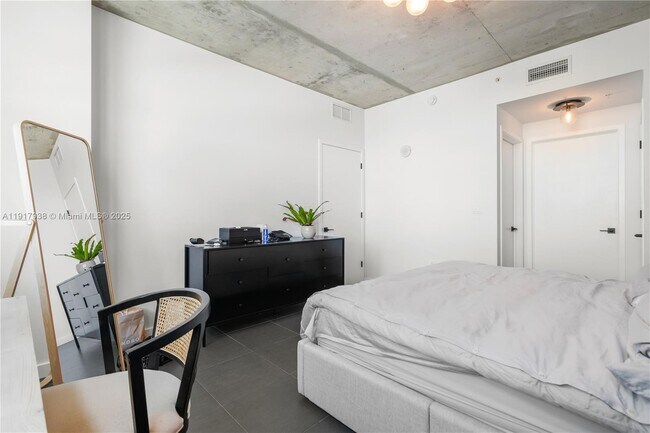 Building Photo - 3301 NE 1st Ave