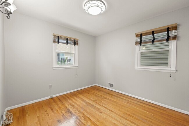 Building Photo - 51 Isabella Ave