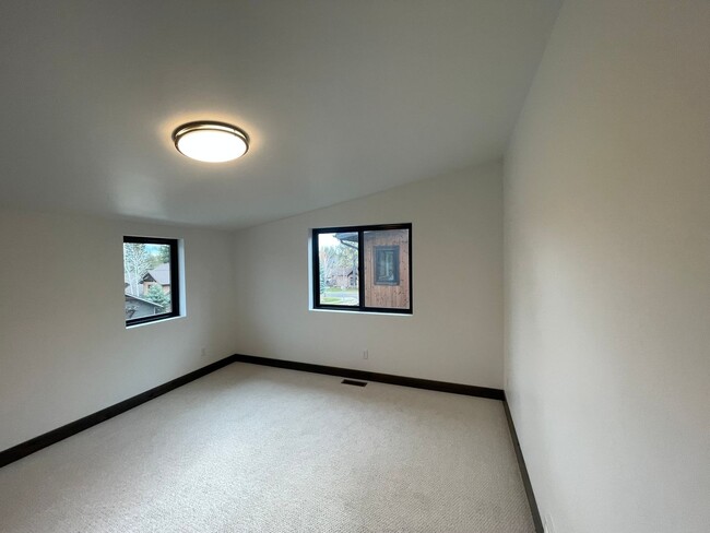 Building Photo - Brand New Three Story Whitefish Townhouse