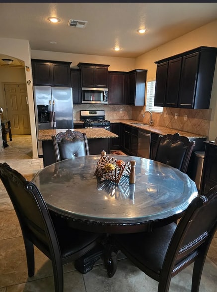 Building Photo - 13844 Hollywood