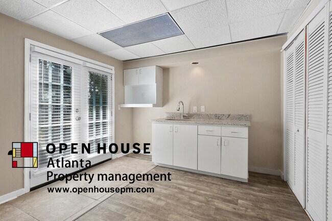 Building Photo - 1820 Stone Forest Dr, Lawrenceville