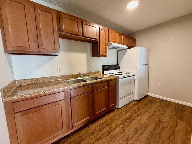 Building Photo - NORWALK - 2 Bedroom, Move-In Ready!