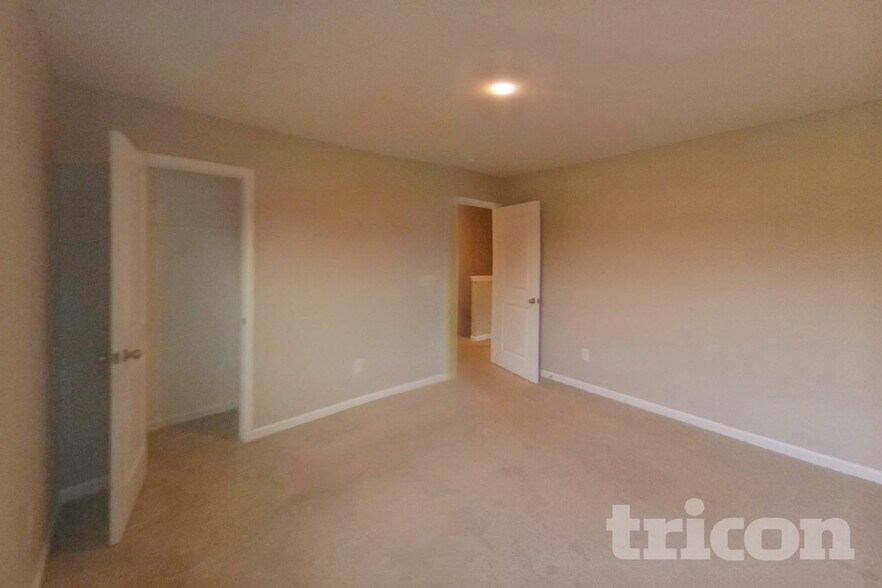 Building Photo - 283 Millen Dr