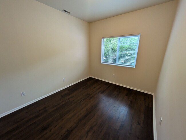 Building Photo - 3100 Eagle Loop NE