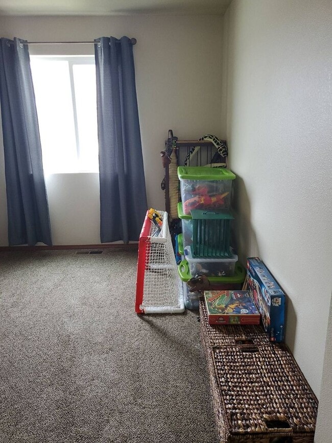 Building Photo - Beautiful 3 bedroom 2.5 bath CDA Home for ...