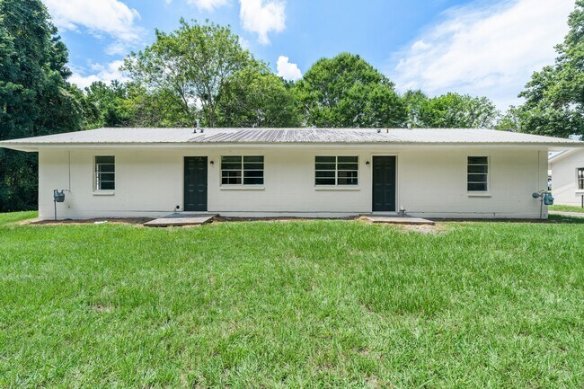 Building Photo - 18 E Westover Dr